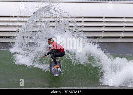 Hi-Land Fling Surf au Lost Shore Surf Resort, Édimbourg, Écosse, Royaume-Uni Banque D'Images