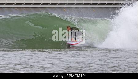 Hi-Land Fling Surf au Lost Shore Surf Resort, Édimbourg, Écosse, Royaume-Uni Banque D'Images