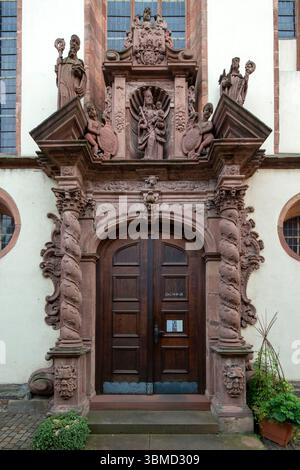 Fulda, Nonnenkirche, Benediktinerinnenabtei zur hl. Maria, Barockes Portal an der Nordseite Banque D'Images