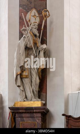 Fulda, Kath. Stadtpfarrkirche a préparé Blasius, Chor mit Statue Heiliger Blasius Banque D'Images