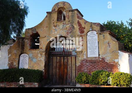 San Gabriel, Californie : vue extérieure de l'Old Grapevine Arbor, monument historique Banque D'Images