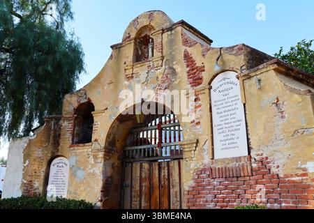 San Gabriel, Californie : vue extérieure de l'Old Grapevine Arbor, monument historique Banque D'Images