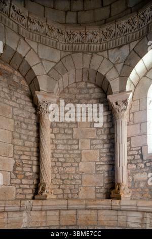 Saint-Christol, notre-Dame-St-Christophe (Saint-Christol d’Albion), Romanischer Chor Banque D'Images
