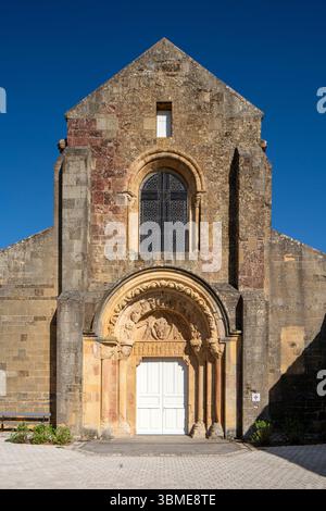 Anzy-le-Duc, ehemalige Prioratskirche Sainte-Trinité, Westportal Banque D'Images