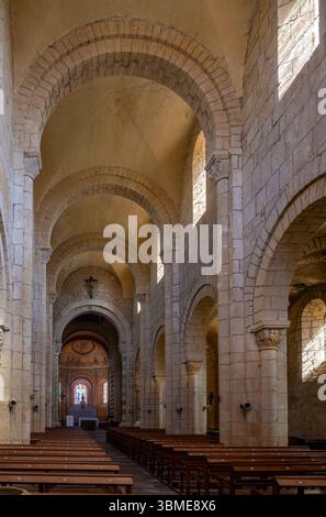 Anzy-le-Duc, ehemalige Prioratskirche Sainte-Trinité, Blick nach Osten Banque D'Images