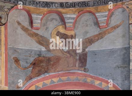 Anzy-le-Duc, ehemalige Prioratskirche Sainte-Trinité, Fresken im Chorraum Banque D'Images