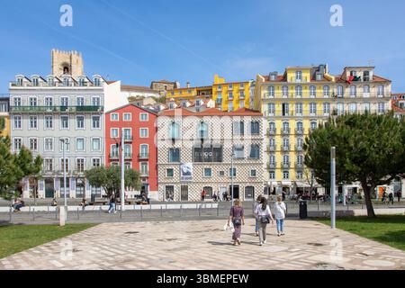 Portugal, Lisbonne, Alfama, Casa dos Bicos Construit en 1523 à partir de Campo das Ceboles, la Maison de Brás de Albuquerque qui abrite la Fondation José Saramago est reconnaissable par sa façade recouverte de pierres coupées en forme de point de diamant Banque D'Images