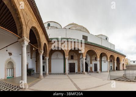Une photo de la mosquée Sidi Mahrez à Tunis. Banque D'Images