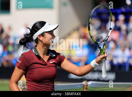 26 juin 2025 ; Devonshire Park, Eastbourne, East Sussex, Angleterre; Lexus International Eastbourne, jour 4 ; Alexandra Eala (PHI) célèbre sa victoire sur Dayana Tastremska (UKR) Banque D'Images