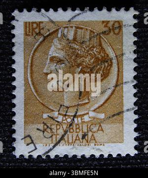 ISTANBUL, TURQUIE - 02 JANVIER 2021 : le timbre italien montre Italia Banque D'Images