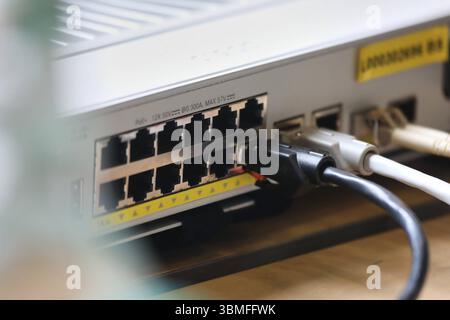 Berlin, Deutschland, 05.06.2025 : Netzwerk-Patchpanel *** Berlin, Allemagne, 05 06 2025 panneau de brassage réseau Copyright : xdtsxNachrichtenagenturx dts 70563 Banque D'Images