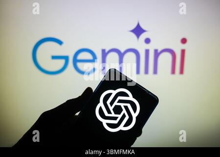 Kolkata, Bengale occidental, Inde. 27 juin 2025. Dans cette illustration photo, le logo ChatGPT plus est bien visible sur l'écran d'un smartphone, tandis que le logo Gemini apparaît en arrière-plan. (Crédit image : © Saurabh Sirohiya/ZUMA Press Wire) USAGE ÉDITORIAL SEULEMENT ! Non destiné à UN USAGE commercial ! Banque D'Images