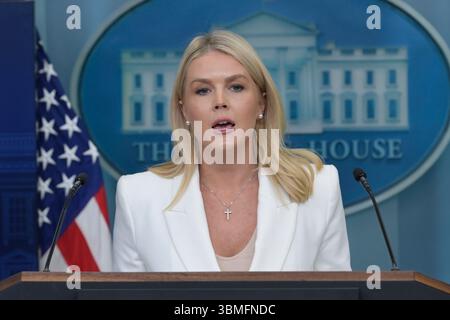 Washington, États-Unis. 26 juin 2025. Karoline Leavitt, attachée de presse de la Maison Blanche, parle d'un journaliste qui a brisé la fuite iranienne dans la zone de conflit du moyen-Orient lors d'un point de presse à Brady Room/Maison Blanche à Washington DC, États-Unis. Crédit : SOPA images Limited/Alamy Live News Banque D'Images