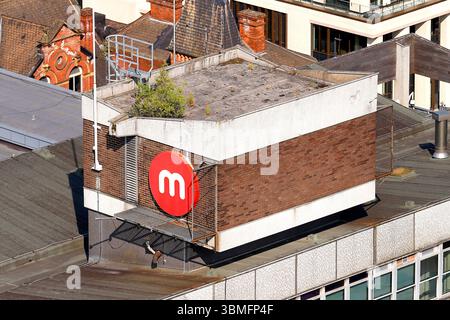 Le toit du bâtiment Merrion House à Leeds City Centre, West Yorkshire, Royaume-Uni Banque D'Images