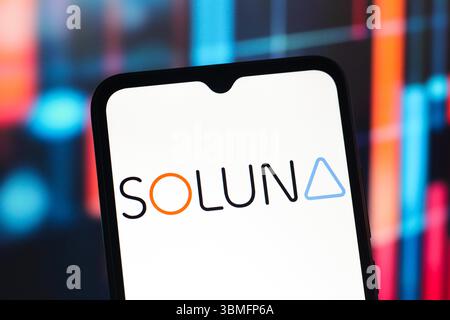 Canada. 26 juin 2025. Dans cette illustration photo, le logo Soluna Holdings est affiché sur l'écran d'un smartphone. (Crédit image : © Thomas Fuller/SOPA images via ZUMA Press Wire) USAGE ÉDITORIAL SEULEMENT ! Non destiné à UN USAGE commercial ! Banque D'Images