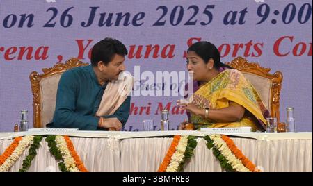 New Delhi, Inde. 26 juin 2025. NEW DELHI, INDE - JUIN 26 : Rekha Gupta, Ministre en chef de Delhi, avec Manoj Tiwari, député du Nord-est, lors de la Journée internationale contre l'abus et le trafic illicite de drogues 2025 au complexe sportif Yamuna, le 26 juin 2025 à New Delhi, Inde. S'adressant au rassemblement Delhi cm a déclaré que cette campagne de sensibilisation du public menée par la police de Delhi est louable et que le gouvernement de Delhi y participe épaule à épaule et avec détermination. (Photo de Sonu Mehta/Hindustan Times/Sipa USA ) crédit : Sipa USA/Alamy Live News Banque D'Images