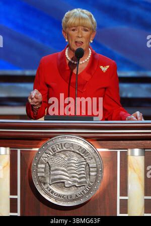 Boston, ma - 29 juillet 2004 -- la représentante des États-Unis Carolyn McCarthy (démocrate de New York) prend la parole à la Convention nationale démocrate de 2004 à Boston, Massachusetts .Credit : Ron Sachs / CNP / MediaPunch Banque D'Images