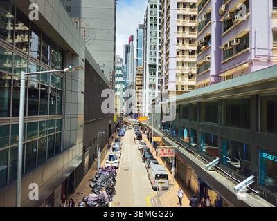 Hong Kong Island Side-Street Urban Canyon perspective Banque D'Images