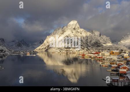 Hamnoy en hiver, Lofoten, Nordland, Norvège, Europe Banque D'Images