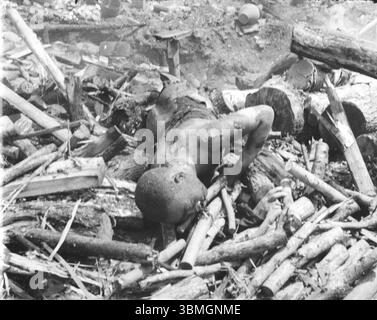 Victimes de guerre, civils. Vraisemblablement Shangai ou dans les environs immédiats. Seconde Guerre mondiale en Asie. La seconde guerre sino-japonaise débute le 7 juillet 1937 a. Banque D'Images