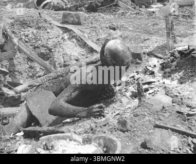 Victimes de guerre, civils. Vraisemblablement Shangai ou dans les environs immédiats. Seconde Guerre mondiale en Asie. La seconde guerre sino-japonaise débute le 7 juillet 1937 a. Banque D'Images