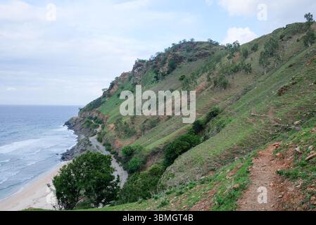 Belle vue sur les collines Cristo Rei à Dili, Timor Leste. Banque D'Images