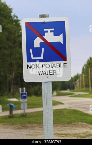 Un panneau d'eau non potable à une station sanidump Banque D'Images