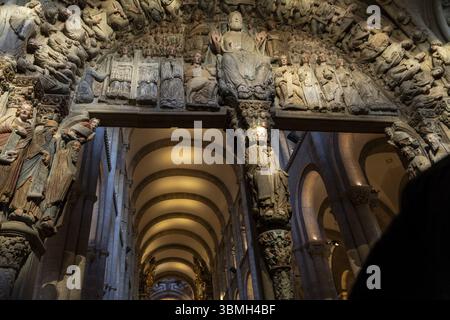 Portique de gloire, style de transition entre roman et gothique, par maître Mateo et ses ouvriers, Saint-Jacques de Compostelle, province de la Corogne, G. Banque D'Images