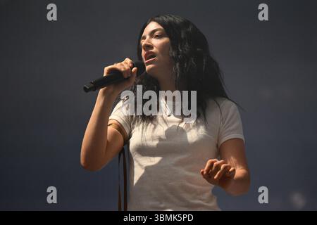 Somerset, Royaume-Uni. 27 juin 2025. Lorde se produit pendant le festival de Glastonbury à Worthy Farm dans le Somerset. Le crédit photo devrait se lire comme suit : Matt Crossick/Empics/Alamy Live News Banque D'Images