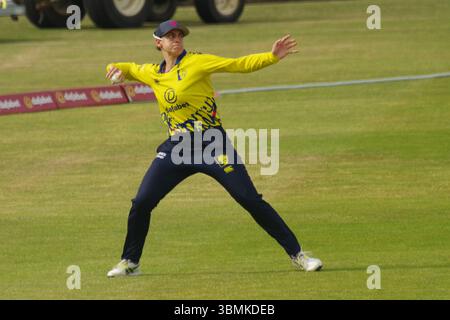 Chester-le-Street, Angleterre, 20 juin 2025. Leah Dobson en compétition pour Durham Women contre Essex Women dans un match Vitality Blast au Banks Homes Riverside, Chester-le-Street. Crédit : Colin Edwards Banque D'Images