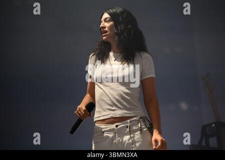 Somerset, Royaume-Uni. 27 juin 2025. Lorde se produit pendant le festival de Glastonbury à Worthy Farm dans le Somerset. Le crédit photo devrait se lire comme suit : Matt Crossick/Empics/Alamy Live News Banque D'Images