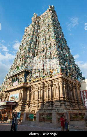 Gopuram occidental (tour d'entrée) du temple Meenakshi Amman, Madurai, État du Tamil Nadu, Inde du Sud, Asie Banque D'Images