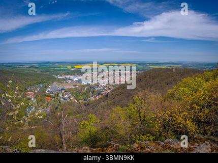Vue de la Hexentanzplatz (Hexen Dance place) dans la ville de Thale, Hexentanzplatz, Thale, Saxe-Anhalt, Allemagne Banque D'Images