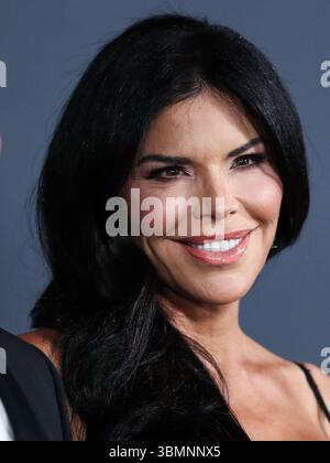 (FILE) Jeff Bezos et Lauren Sanchez sont mariés ! Ils ont noué le nœud lors d'une cérémonie de cravate noire sur l'île de San Giorgio Maggiore à Venise, en Italie, le vendredi 27 juin 2025. WEST HOLLYWOOD, LOS ANGELES, CALIFORNIE, États-Unis - 13 NOVEMBRE : Lauren Sanchez, journaliste, auteure et pilote d'hélicoptère lauréate d'un Emmy Award américain, arrive au Gala de 10 ans 2021 de Baby2Baby qui se tient au Pacific Design Center le 13 novembre 2021 à West Hollywood, Los Angeles, Californie, États-Unis. (Photo de Xavier Collin/image Press Agency) Banque D'Images