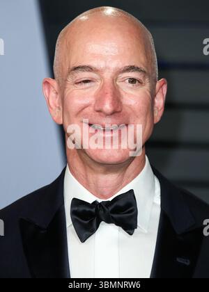 (FILE) Jeff Bezos et Lauren Sanchez sont mariés ! Ils ont noué le nœud lors d'une cérémonie de cravate noire sur l'île de San Giorgio Maggiore à Venise, en Italie, le vendredi 27 juin 2025. BEVERLY HILLS, LOS ANGELES, CALIFORNIE, États-Unis - MARS 04 : entrepreneur et fondateur américain, président exécutif et ancien président et PDG d'Amazon Jeff Bezos arrive à la Vanity Fair Oscar Party 2018 qui s'est tenue au Wallis Annenberg Center for the Performing Arts le 4 mars 2018 à Beverly Hills, Los Angeles, Californie, États-Unis. (Photo de Xavier Collin/image Press Agency) Banque D'Images