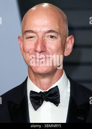 (FILE) Jeff Bezos et Lauren Sanchez sont mariés ! Ils ont noué le nœud lors d'une cérémonie de cravate noire sur l'île de San Giorgio Maggiore à Venise, en Italie, le vendredi 27 juin 2025. BEVERLY HILLS, LOS ANGELES, CALIFORNIE, États-Unis - MARS 04 : entrepreneur et fondateur américain, président exécutif et ancien président et PDG d'Amazon Jeff Bezos arrive à la Vanity Fair Oscar Party 2018 qui s'est tenue au Wallis Annenberg Center for the Performing Arts le 4 mars 2018 à Beverly Hills, Los Angeles, Californie, États-Unis. (Photo de Xavier Collin/image Press Agency) Banque D'Images