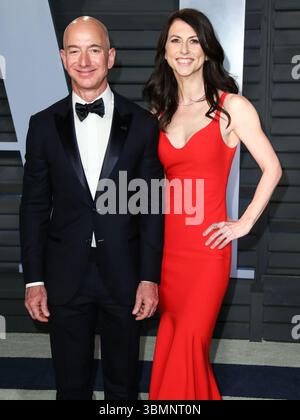 (FILE) Jeff Bezos et Lauren Sanchez sont mariés ! Ils ont noué le nœud lors d'une cérémonie de cravate noire sur l'île de San Giorgio Maggiore à Venise, en Italie, le vendredi 27 juin 2025. BEVERLY HILLS, LOS ANGELES, CALIFORNIE, États-Unis - MARS 04 : entrepreneur et fondateur américain, président exécutif et ancien président et PDG d'Amazon Jeff Bezos et son épouse MacKenzie Bezos arrivent à la Vanity Fair Oscar Party 2018 qui s'est tenue au Wallis Annenberg Center for the Performing Arts le 4 mars 2018 à Beverly Hills, Los Angeles, Californie, États-Unis. (Photo de Xavier Collin/image Press Agency) Banque D'Images