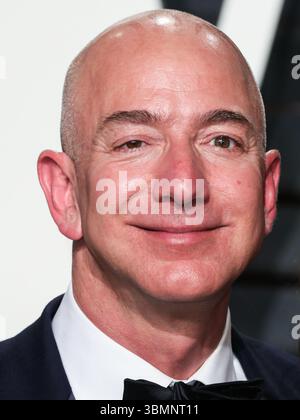 (FILE) Jeff Bezos et Lauren Sanchez sont mariés ! Ils ont noué le nœud lors d'une cérémonie de cravate noire sur l'île de San Giorgio Maggiore à Venise, en Italie, le vendredi 27 juin 2025. BEVERLY HILLS, LOS ANGELES, CALIFORNIE, États-Unis - FÉVRIER 26 : entrepreneur et fondateur américain, président exécutif et ancien président et PDG d'Amazon Jeff Bezos arrive à la Vanity Fair Oscar Party 2017 qui s'est tenue au Wallis Annenberg Center for the Performing Arts le 26 février 2017 à Beverly Hills, Los Angeles, Californie, États-Unis. (Photo de Xavier Collin/image Press Agency) Banque D'Images