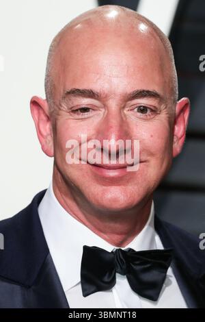 (FILE) Jeff Bezos et Lauren Sanchez sont mariés ! Ils ont noué le nœud lors d'une cérémonie de cravate noire sur l'île de San Giorgio Maggiore à Venise, en Italie, le vendredi 27 juin 2025. BEVERLY HILLS, LOS ANGELES, CALIFORNIE, États-Unis - FÉVRIER 26 : entrepreneur et fondateur américain, président exécutif et ancien président et PDG d'Amazon Jeff Bezos arrive à la Vanity Fair Oscar Party 2017 qui s'est tenue au Wallis Annenberg Center for the Performing Arts le 26 février 2017 à Beverly Hills, Los Angeles, Californie, États-Unis. (Photo de Xavier Collin/image Press Agency) Banque D'Images