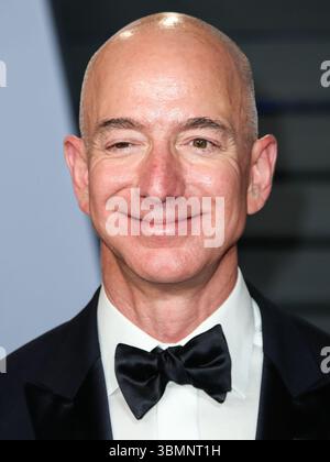 (FILE) Jeff Bezos et Lauren Sanchez sont mariés ! Ils ont noué le nœud lors d'une cérémonie de cravate noire sur l'île de San Giorgio Maggiore à Venise, en Italie, le vendredi 27 juin 2025. BEVERLY HILLS, LOS ANGELES, CALIFORNIE, États-Unis - MARS 04 : entrepreneur et fondateur américain, président exécutif et ancien président et PDG d'Amazon Jeff Bezos arrive à la Vanity Fair Oscar Party 2018 qui s'est tenue au Wallis Annenberg Center for the Performing Arts le 4 mars 2018 à Beverly Hills, Los Angeles, Californie, États-Unis. (Photo de Xavier Collin/image Press Agency) Banque D'Images