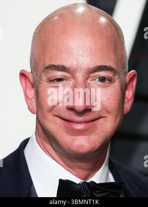 (FILE) Jeff Bezos et Lauren Sanchez sont mariés ! Ils ont noué le nœud lors d'une cérémonie de cravate noire sur l'île de San Giorgio Maggiore à Venise, en Italie, le vendredi 27 juin 2025. BEVERLY HILLS, LOS ANGELES, CALIFORNIE, États-Unis - FÉVRIER 26 : entrepreneur et fondateur américain, président exécutif et ancien président et PDG d'Amazon Jeff Bezos arrive à la Vanity Fair Oscar Party 2017 qui s'est tenue au Wallis Annenberg Center for the Performing Arts le 26 février 2017 à Beverly Hills, Los Angeles, Californie, États-Unis. (Photo de Xavier Collin/image Press Agency) Banque D'Images