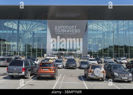 Aéroport de Novosibirsk Tolmachevo est situé dans la ville de OB, à 16 kilomètres (9,9 mi) à l'ouest du centre de Novosibirsk, un secteur industriel et scientifique c Banque D'Images