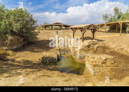 Le site où a été baptisé à Jeasus Jourdain. Ce site, Betania au Jourdain, à la Jordanie, est considéré comme le site du baptême de Jésus Banque D'Images