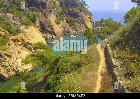 La côte méditerranéenne en Espagne. Les tribunaux espagnols au bord de la mer Banque D'Images