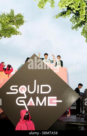 Séoul, Séoul, Corée. 28 juin 2025. Dans la soirée du 28 juin, Un événement final du Squid Game 3 a eu lieu le long du Sejong-daero à Séoul, avec des personnages emblématiques comme Young-hee, Pink Guards, et des gardes rejouant des scènes telles que The O/X vote, marchant de Gwanghwamun à l'hôtel de ville de Séoul accompagnés de groupes jouant la bande originale du spectacle. (Crédit image : © Suh Jeen Moon/ZUMA Press Wire) USAGE ÉDITORIAL SEULEMENT ! Non destiné à UN USAGE commercial ! Crédit : ZUMA Press, Inc/Alamy Live News Banque D'Images