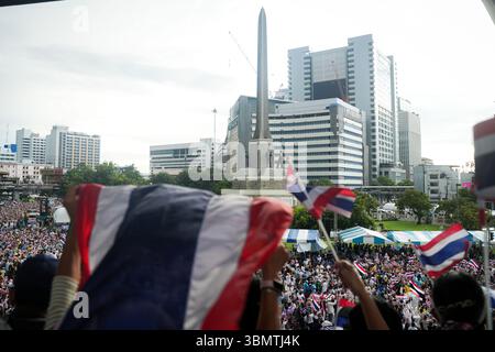 Bangkok, Bangkok, Thaïlande. 28 juin 2025. Des milliers de personnes demandent au premier ministre Paetongtarn de démissionner suite à une fuite d'appel avec l'ex-chef du Cambodge considéré comme insultant à l'armée thaïlandaise. (Crédit image : © Hyunwoo Yoon/ZUMA Press Wire) USAGE ÉDITORIAL SEULEMENT ! Non destiné à UN USAGE commercial ! Crédit : ZUMA Press, Inc/Alamy Live News Banque D'Images