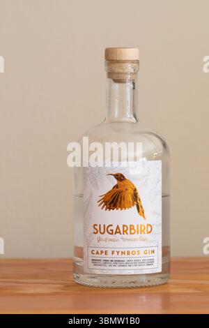 Bouteille de Sugarbird Cape Fynbos Gin infusé avec des plantes fynbos du Cap occidental, Afrique du Sud. Gin artisanal, gin artisanal, gin d'origine Banque D'Images