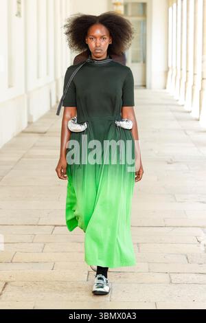 Paris, Frankreich. 28 juin 2025. KOLOR printemps-été 2026 défilé pendant la semaine de la mode de Paris Menswear le 2025 juin - Paris, France 28/06/2025 crédit : dpa/Alamy Live News Banque D'Images
