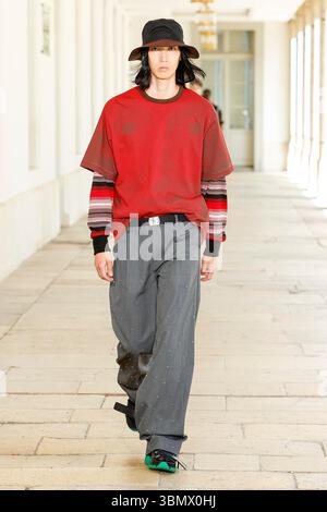 Paris, Frankreich. 28 juin 2025. KOLOR printemps-été 2026 défilé pendant la semaine de la mode de Paris Menswear le 2025 juin - Paris, France 28/06/2025 crédit : dpa/Alamy Live News Banque D'Images