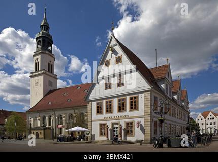 Église de ville et ancien hôtel de ville, pignon sud avec pilori, Stechbahn, celle, basse-Saxe, Allemagne, Europe Banque D'Images